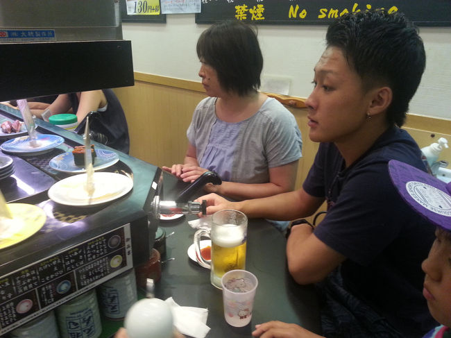 嬉しすぎて、家早く出すぎて、アクセル踏みすぎて、フライト7:50pmなのに1:30pm位にNRT到着。<br />気がついたら朝飯食べてなくて腹ペコ。<br />とりあえずターナリでシースー。