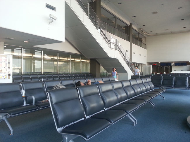 ゲート６３一番乗り。