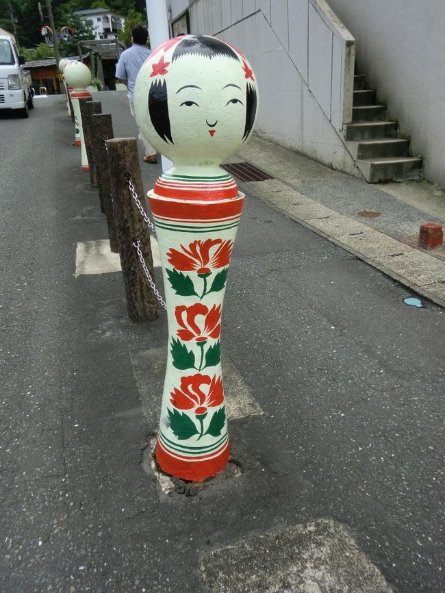 やはり、街中にこけし。