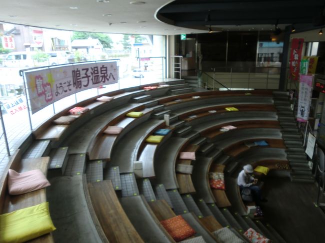 駅の待合室。<br />ここでコンサートもするそうです。お洒落！