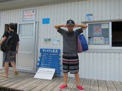 仲本海岸には無料のシャワー施設と、売店がありました。ライフジャケットも無料で借りられます。