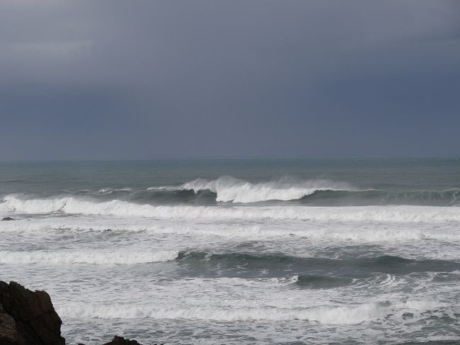 この辺りの海岸は大西洋の大きなうねりが入り、サーフィンが盛んなところ。大きな世界大会も開催されているそうです。