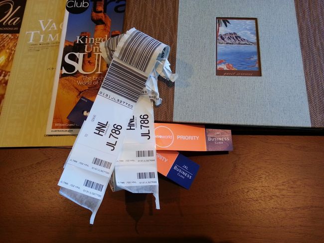 で、前回書いた『後で役に立った』ってやつですが、預けた荷物にビジネスのタグ(オレンジのやつ)付けてくれるんです。なのでターンテーブルに出くるのが早いんです。<br />今回は飛行機降りて入国して荷物ピックアップしてレンタカーでGoするまで45分位でした。イミグレもダラーのカウンターも空いていたのでそんなの事もあってのだと思います。