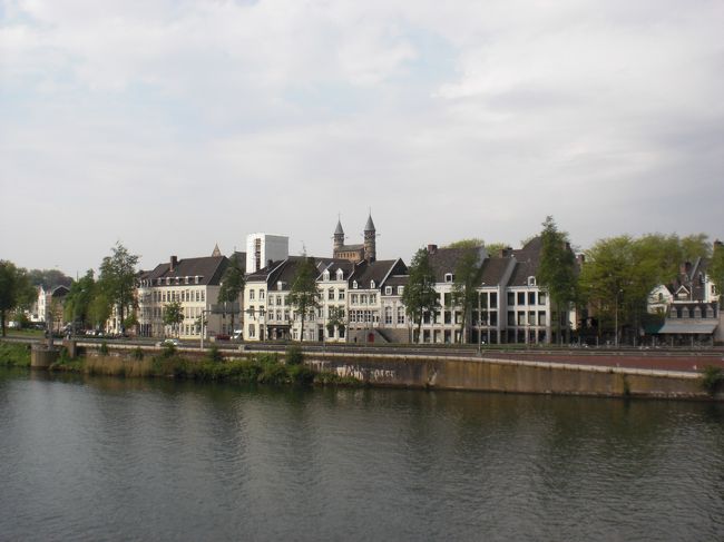 鉄道駅から中心部までは、徒歩で向かいます。<br />