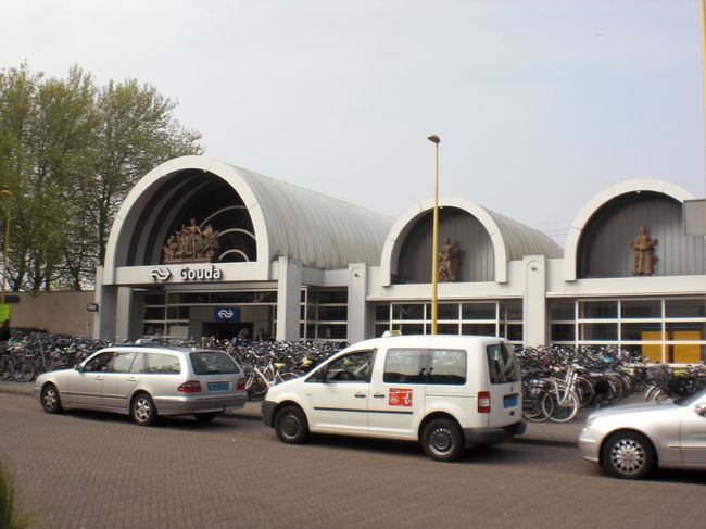 ゴーダ駅に到着。<br />日本人はゴーダと言いますが、現地ではハウダと発音していました。