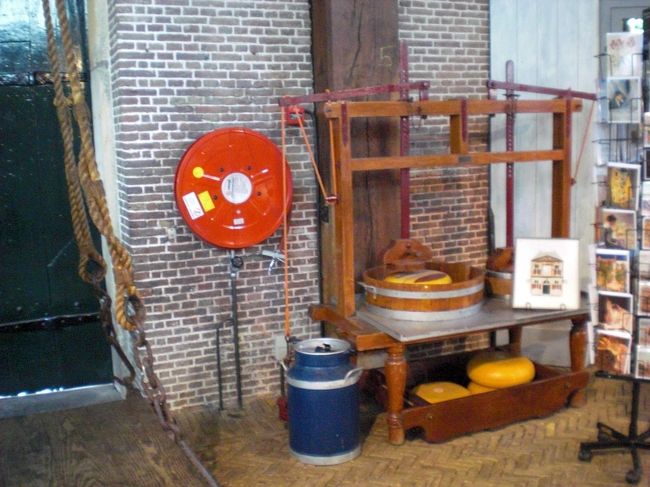 チーズ計量所。