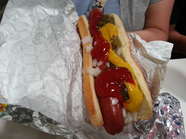 ひととおり見終わったので移動です。<br />お腹もすいたし、飲料水と人間用ガソリンの買い出しでカポレイノCostcoです。<br />定番のホットドックを食べて水も買ってお土産の物色をしました。<br />Costcoに来る前にパールシティのトイザらスにも寄りました。(^o^)