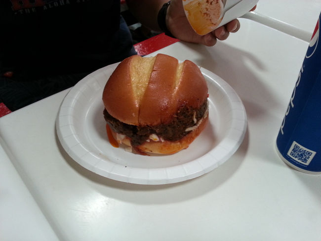 息子は日本じゃ味わえないこんなの食べてました。<br />これがまた、うん〜！(>_<)