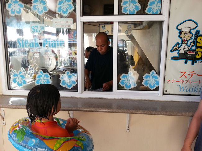 海にも入りほどよい疲れ(チビだけ、大人は激疲れ)で、Go Home.です。<br />その前に夕食の準備。ステーキシャークでTo goです。