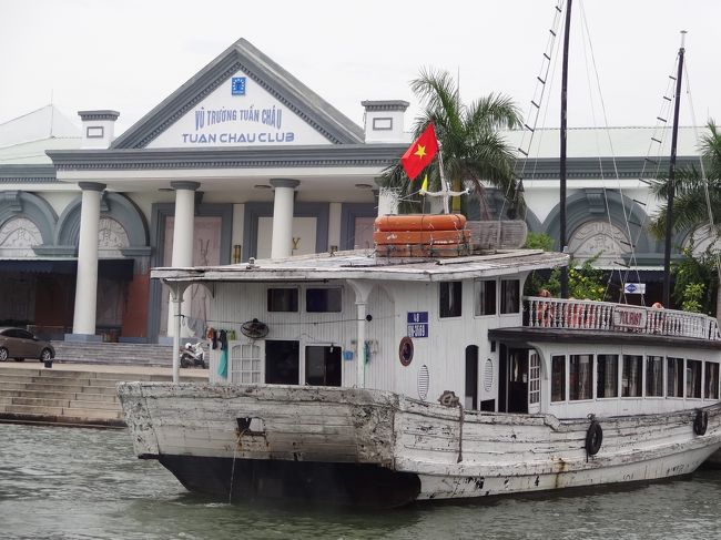 ハロン湾クルージングへ出航！<br />晴れててよかった。悪天候だと欠航ですから。