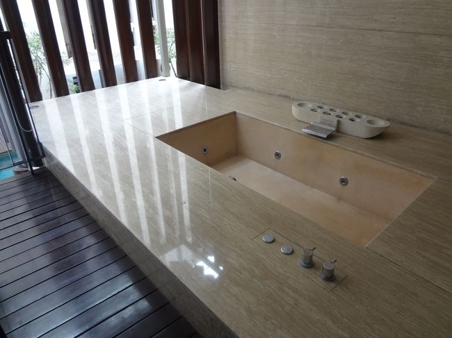 ベランダにジャグジーついてます。