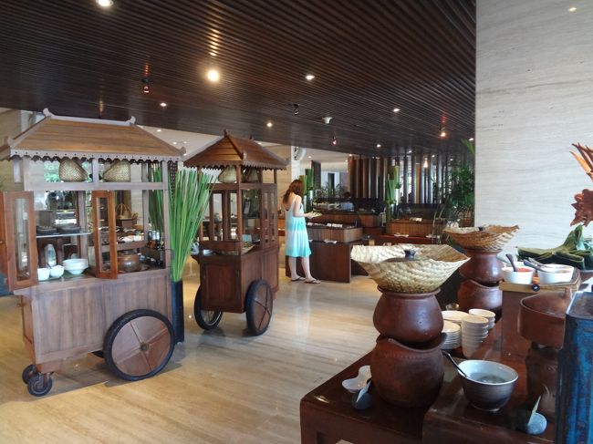 朝のBreakfastのバイキングの雰囲気です。<br />いろいろ種類あって悩みます。<br />