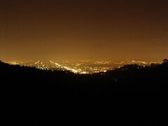マルホランド・ドライブの峠から見たLAの夜景
