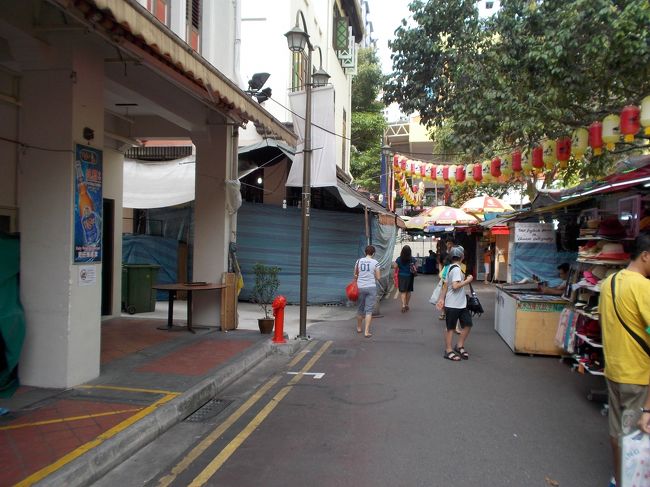 タクシーでチャイナタウンのパゴタストリートへ。<br />評判は良かったのですが横浜の中華街と変わらない気がします。