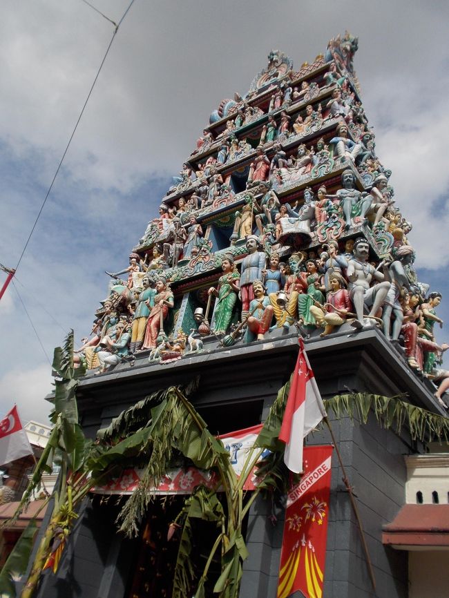 スリ・マリアマン寺院。そんなに大きくない。