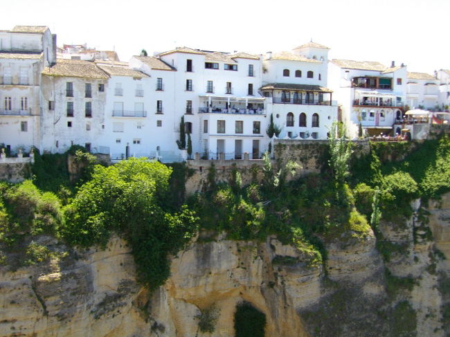 渓谷の上の町並み