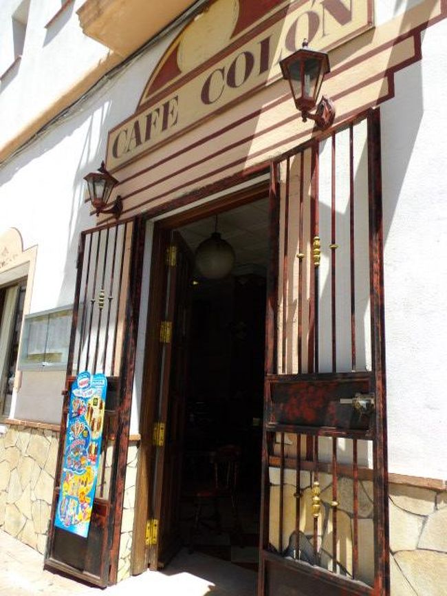 立ち寄ったカフェ<br />ここでタパスとビールを...