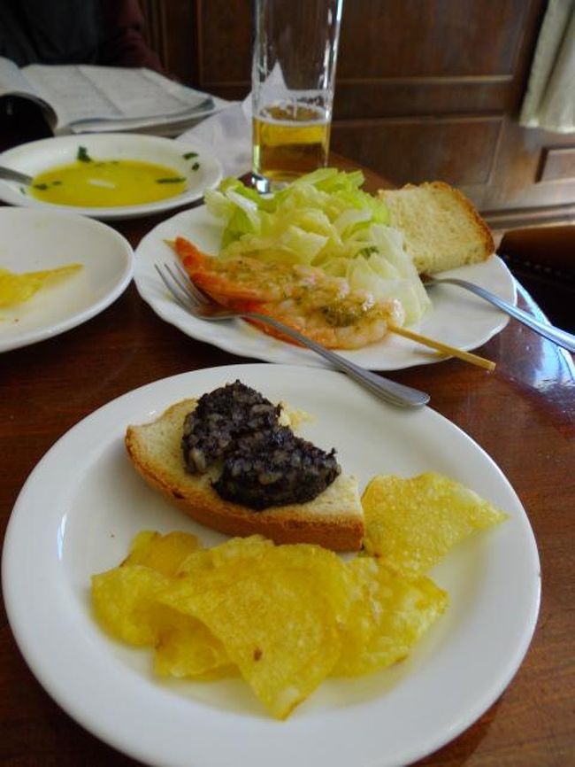 ほとんどが１ユーロでした<br />思ったより美味しく、何といってもスペインで飲むビールはどこで飲んでも美味しいですね