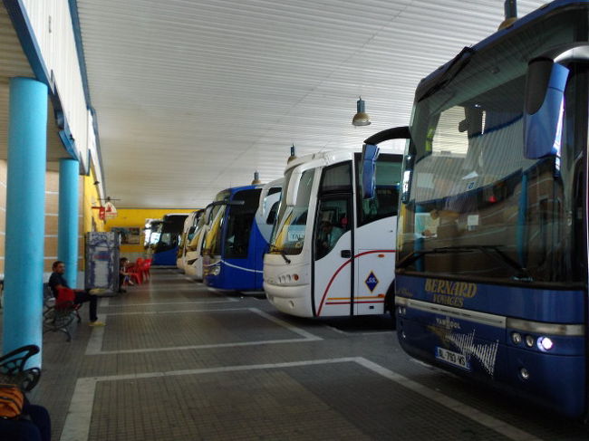 ロンダバスターミナル<br />思ったよりバスの行き来がありました<br />これからまた2時間半バスに揺られてマラガに戻ります