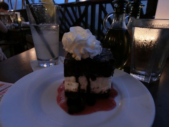 　こちらもＪＴＢで予約したので、優待のチョコのアイスです。<br /><br />　初めて来たのが、３年前。日本人は誰もいなくて、アメリカンな<br />雰囲気を堪能できたのですが、今回はなぜか周りは日本人ばかり。<br /><br />　良いお店なので仕方ないですが、ちょっと残念な気持ちも。<br /><br />　でも次回もまた来ます。