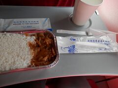 １１時過ぎ。機内食。