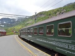 ベルゲンから約２時間でミュールダール駅に到着。
フロム鉄道とは同一ホーム乗換で反対側に行くだけです。
