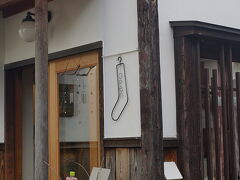 ４時前頃に興福寺の南側あたりの民間駐車場に車を停めました。ホテル大和路さんを東に入ったところです。最近はいつもココを利用しています。手前にもならまち駐車場がありますが、こちらのほうが少しお安くて便利かな？前は、もっと安かったのですが、運営会社が変わって値上がりしました。

少し早いので、ならまちを散策しました。といっても、お買い物中心です。
オーガニックコットンのお店、糸季（しき）さんです。　奈良市高御門町18
靴下メーカーさんの直営店です。