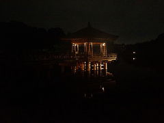 飛火野会場から春日大社に行こうかなとも思ったのですが、少々お疲れ気味なので、浮見堂へ足を向けました。

なら燈花会の時と違って「ライトアッププロムナード・なら」です。９月３０日まで開催されています。