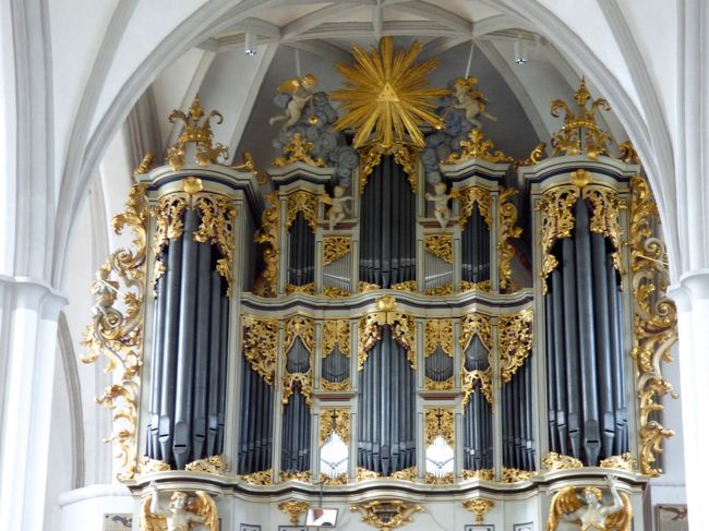 パイプオルガンも簡潔です。