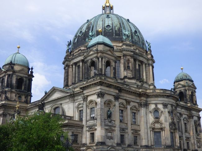 　大聖堂の傍まで戻ってきて、そうだ、運河クルーズに乗ろうじゃないかという話になりました。お天気もぽかぽかと暖かく、そりゃさぞかし気持ちよいだろうと。