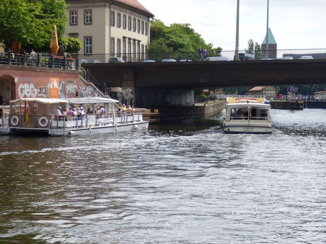 　もう何隻もの船が走り回っていて、どれに乗ったものかと迷いそうですが、多分どれに乗ってもおんなじだよと、適当に選択します。