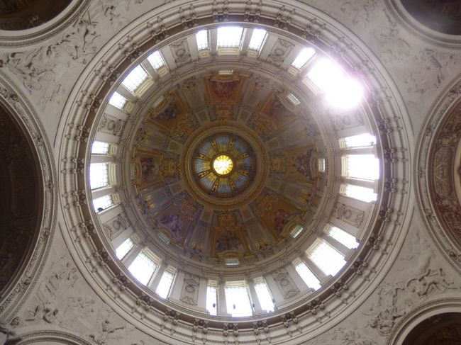 どうしても真下から見上げたくなります。