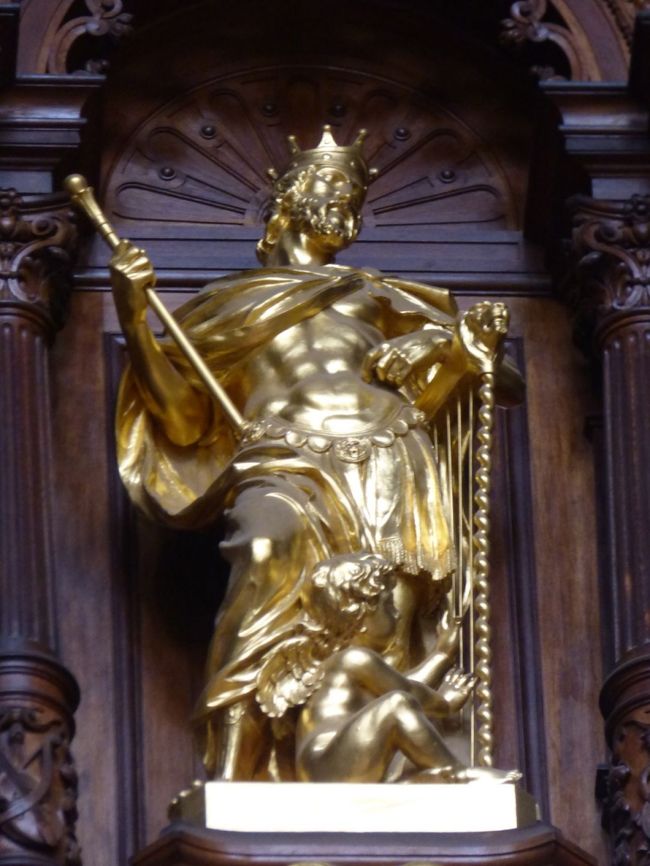 修復からそれほどでもないのでしょうかねぇ、金ぴかです。