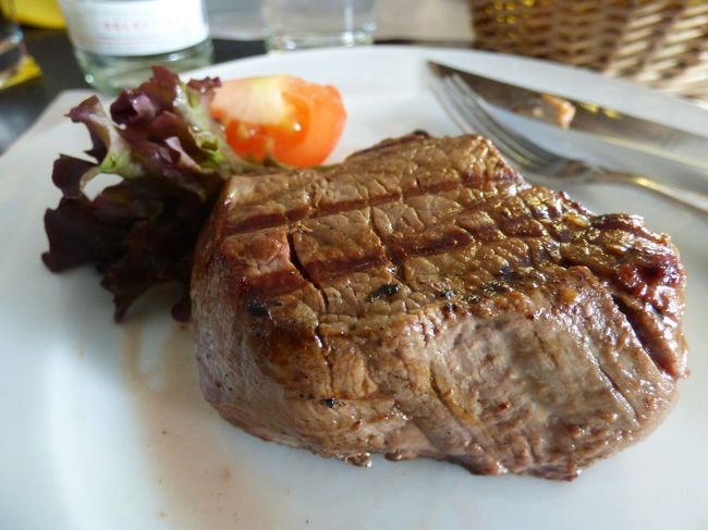 　で、ここはステーキも売りなので、久しぶりにこんなものを食べました。美味しいじゃん！