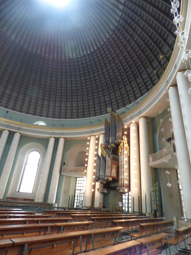 たかだか（？）18世紀の建物ですが、当初カソリック教会でしたけれど、フレデリック二世の時に、シレジアからの移民の増大にあわせてプロテスタントの教会になったらしいですよ。