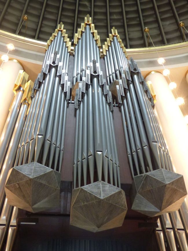 パイプオルガンがとてもシャープそうです。