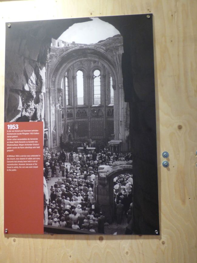 屋根のないまま礼拝したんですね。