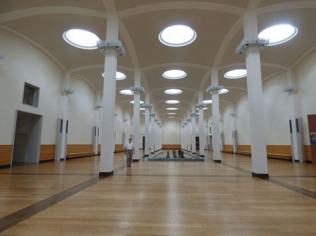 　では、と裏にあります絵画館Gemäldegalerieへ参りました。