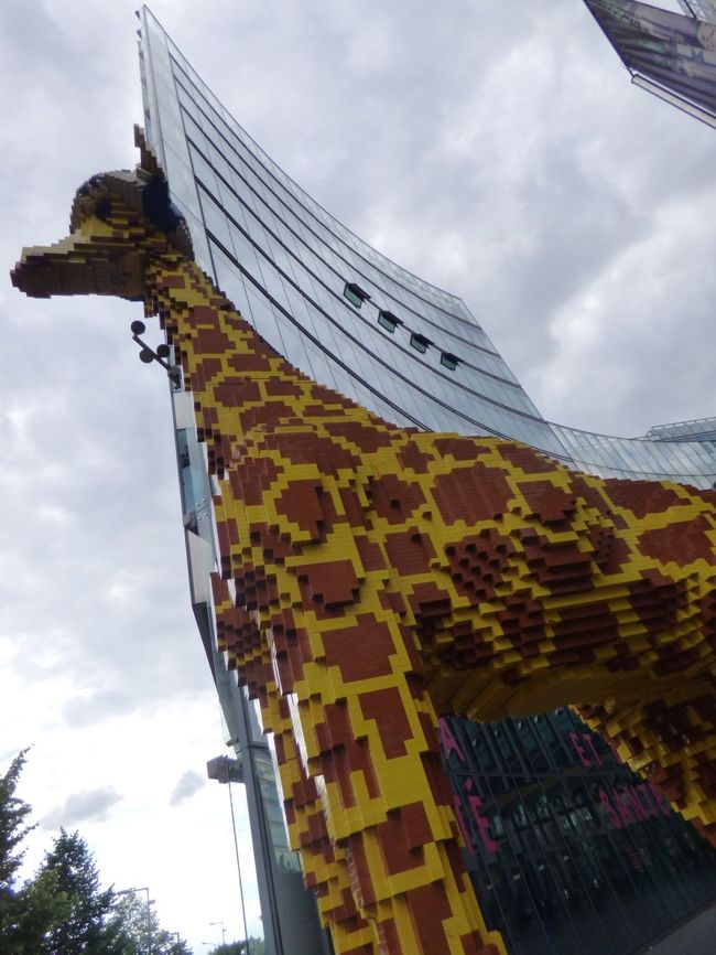 SONYの傍でレゴのキリンでござる！