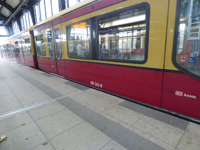 一駅この電車で中央駅へ。