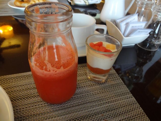 その場で絞ってくれるスイカジュース<br /><br />これお砂糖とか入ってないはずなのに、とっても甘くておいしかった！