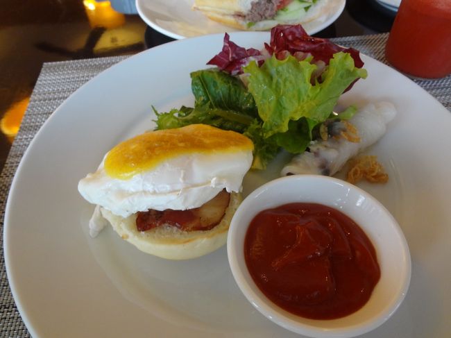 エッグステーションで作ってもらった<br />エッグベネディクト