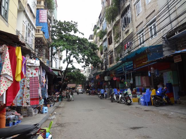 リトルハノイでプリンが食べられなかった為、<br /><br />他の有名店（？）<br />ケムカラメンを探しますが、場所が全くのうろ覚えなので見つけられず。。。<br /><br />（後で確認したら、ここからすごく近かったようです、惜しい！）