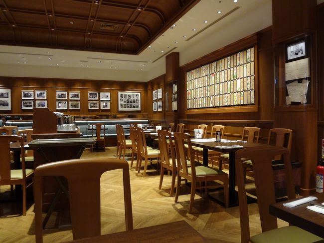 チェックアウトは11時だけど<br /><br />サボが食べたい為、フライトは15時・・・<br /><br />4時間を潰すべく、BIGBIRDをうろちょろ散策<br /><br />お腹減ってないけどおもしろそうだったので<br /><br />箱根ＦＵＪＩＹＡ　ＨＯＴＥＬのオンザトーストってお店でランチ