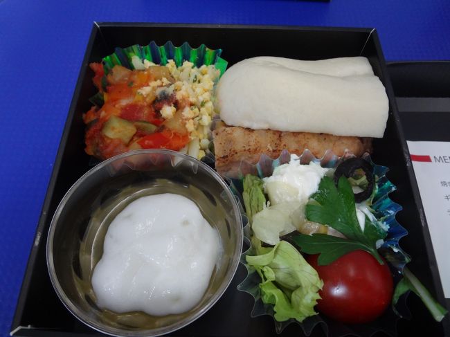 んで、ようやく搭乗！<br /><br />GOZENは正直食べきれないので極力SABOの時間帯に乗りたい派です。<br /><br />なにより焼き菓子があるのが嬉しい。