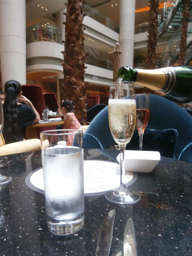 さぁシャンパン頂きましょう！！