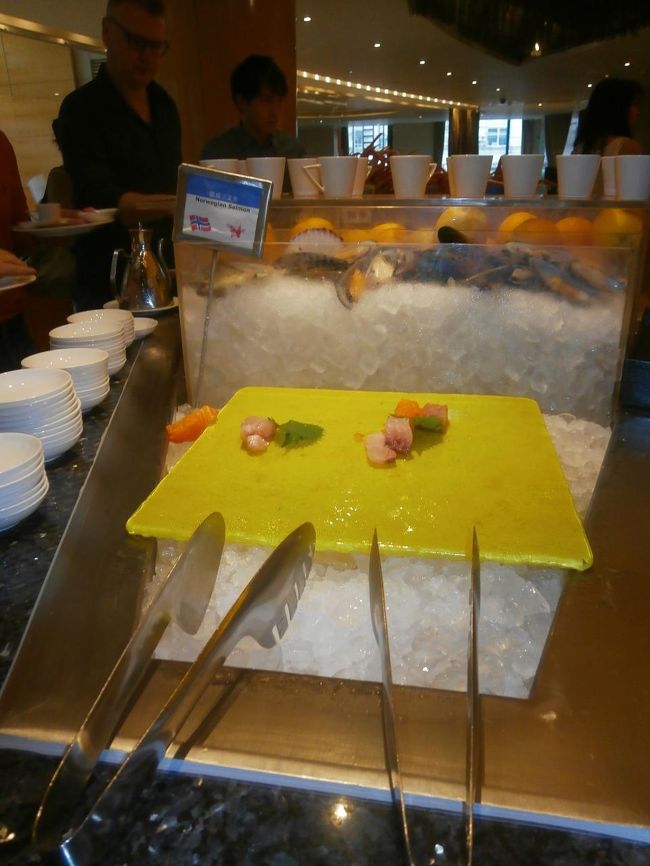 お寿司は中国でも大人気！しかしカリフォルニアロール食べましたけど飲み込めず・・・