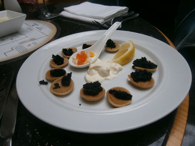 ジャーン、キャビア！！うまい！！！シャンパンが進む！