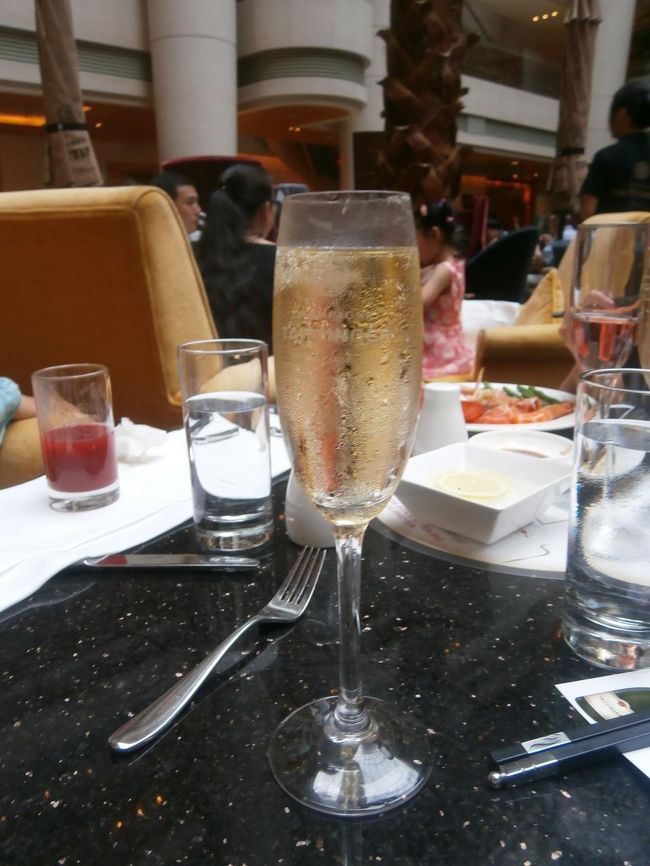 さぁどんどん飲み食いしましょう・・・元を取らねば？