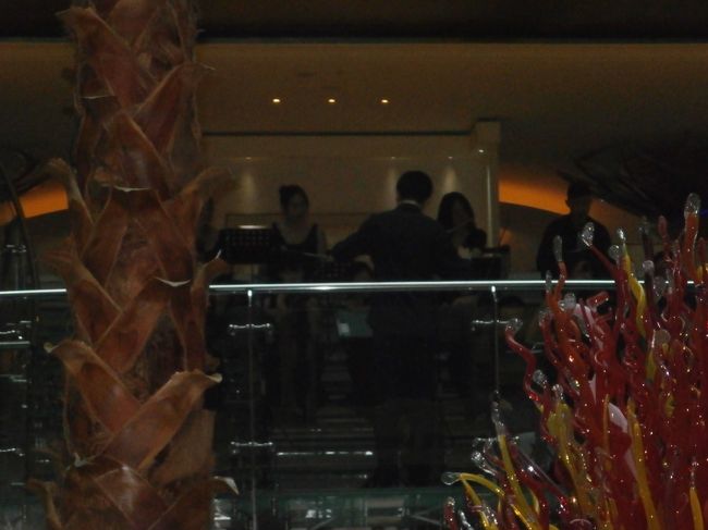 そうこうするうちに生演奏が始まりました。